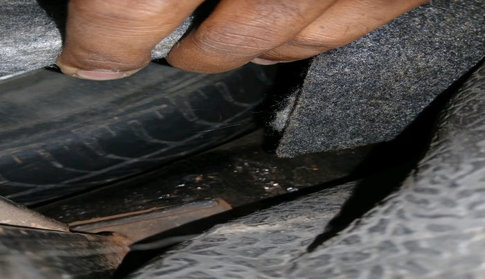 2012 Maruti Swift ZXI, Petrol, Manual, 1,18,914 km, tyre