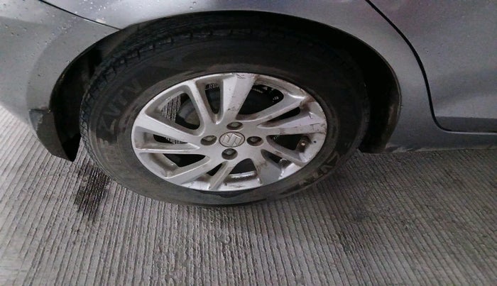 2012 Maruti Swift ZXI, Petrol, Manual, 1,18,914 km, tyre