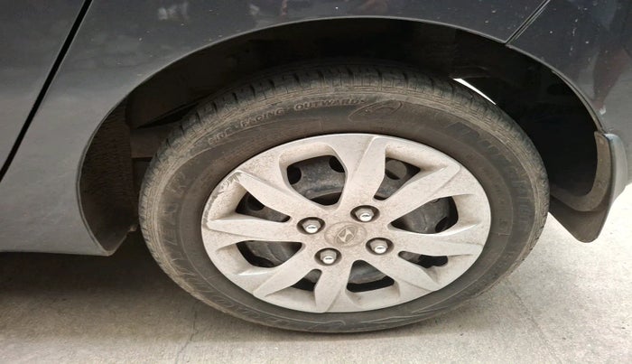 2017 Hyundai Eon MAGNA +, Petrol, Manual, 17,985 km, tyre