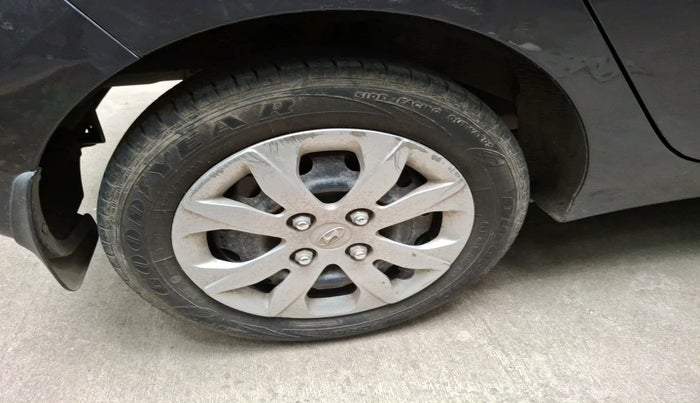 2017 Hyundai Eon MAGNA +, Petrol, Manual, 17,985 km, tyre