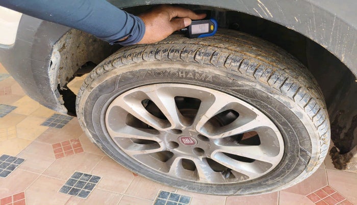 2016 Fiat Avventura EMOTION MULTIJET 1.3, Diesel, Manual, 1,62,500 km, tyre