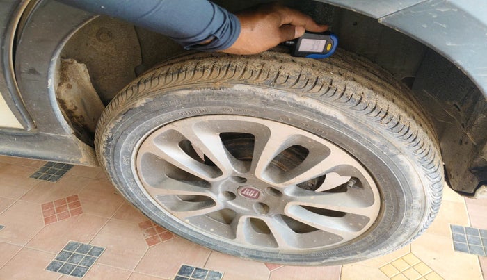 2016 Fiat Avventura EMOTION MULTIJET 1.3, Diesel, Manual, 1,62,500 km, tyre