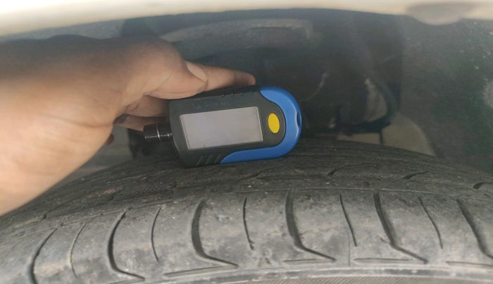 2016 Tata Bolt XE QUADRAJET, Diesel, Manual, 1,75,000 km, tyre