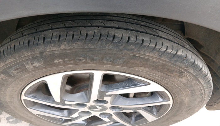 2023 Mahindra XUV300 W8 (O) 1.2 PETROL, Petrol, Manual, 39,091 km, tyre