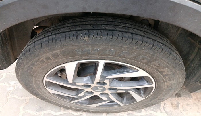 2023 Mahindra XUV300 W8 (O) 1.2 PETROL, Petrol, Manual, 39,091 km, tyre