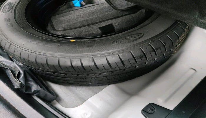 2022 KIA SELTOS HTX 1.5 PETROL, Petrol, Manual, 23,328 km, tyre