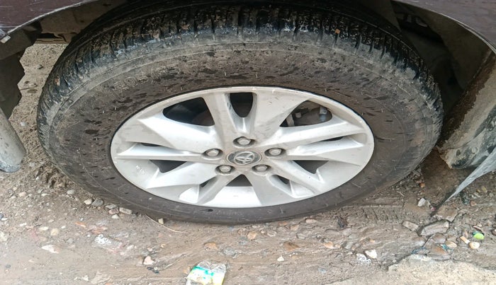 2016 Toyota Innova Crysta 2.8 GX AT 7 STR, Diesel, Automatic, 1,84,533 km, tyre