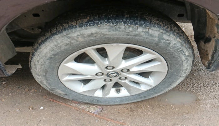 2016 Toyota Innova Crysta 2.8 GX AT 7 STR, Diesel, Automatic, 1,84,533 km, tyre