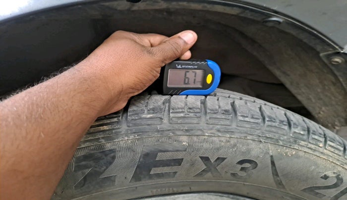 2019 Toyota Innova Crysta 2.8 GX AT 7 STR, Diesel, Automatic, 1,04,501 km, tyre