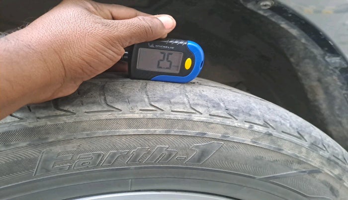 2019 Toyota Innova Crysta 2.8 GX AT 7 STR, Diesel, Automatic, 1,04,501 km, tyre