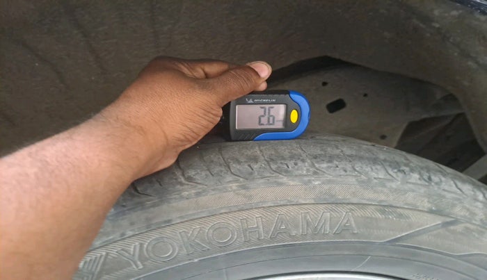 2019 Toyota Innova Crysta 2.8 GX AT 7 STR, Diesel, Automatic, 1,04,501 km, tyre