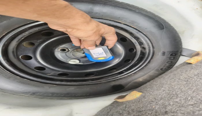 2013 Maruti Swift VXI, Petrol, Manual, 1,29,001 km, tyre