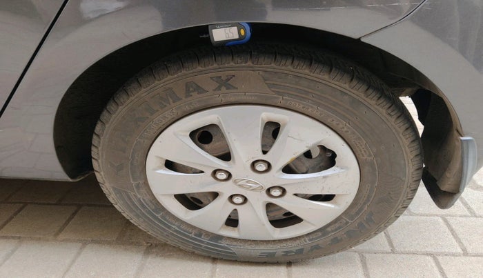 2011 Hyundai i10 SPORTZ 1.2 AT, Petrol, Automatic, 2,71,319 km, tyre