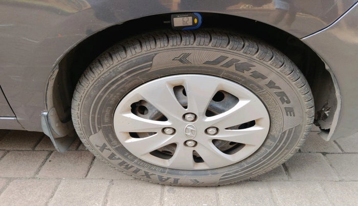 2011 Hyundai i10 SPORTZ 1.2 AT, Petrol, Automatic, 2,71,319 km, tyre