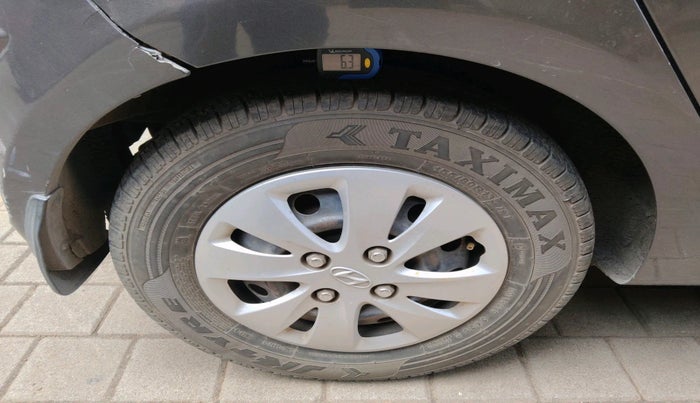 2011 Hyundai i10 SPORTZ 1.2 AT, Petrol, Automatic, 2,71,319 km, tyre