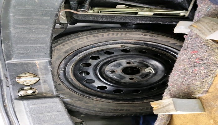 2016 Maruti Wagon R 1.0 VXI, Petrol, Manual, 50,358 km, tyre