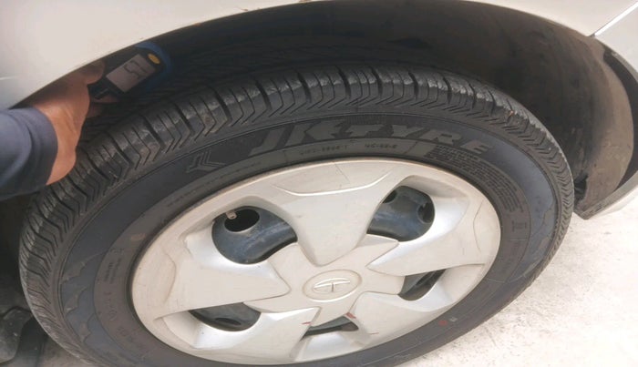 2017 Tata Tiago XT (O) PETROL, Petrol, Manual, 66,699 km, tyre