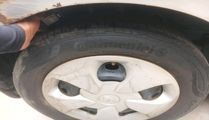 2017 Tata Tiago XT (O) PETROL, Petrol, Manual, 66,699 km, tyre