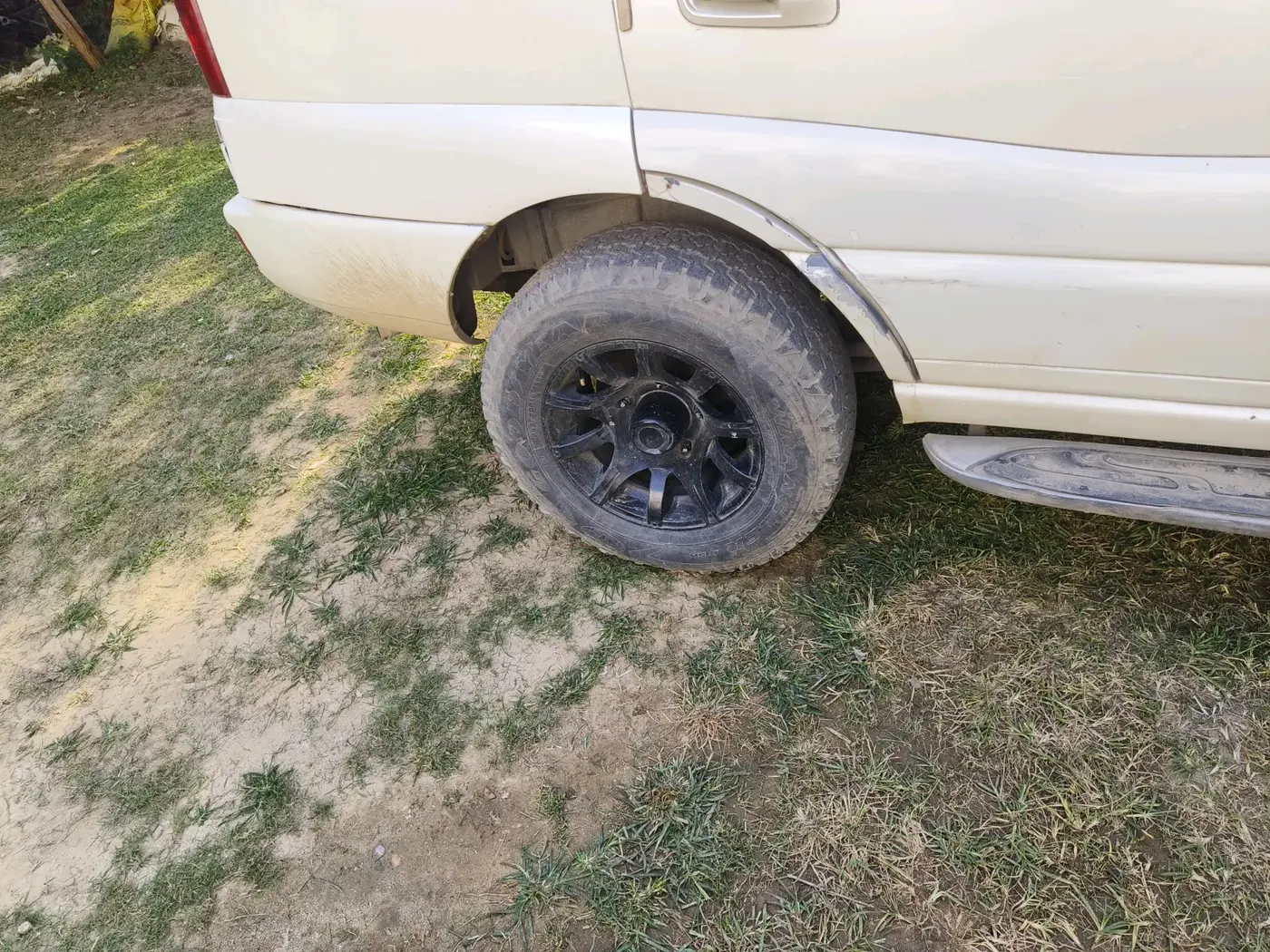 2010 Tata Safari 4X2 EX DICOR, Diesel, Manual, 1,04,700 km, tyre