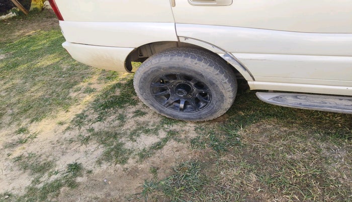 2010 Tata Safari 4X2 EX DICOR, Diesel, Manual, 1,04,654 km, tyre