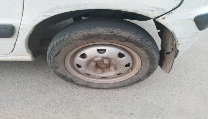 2010 Hyundai Santro Xing GLS, Petrol, Manual, 1,95,603 km, tyre