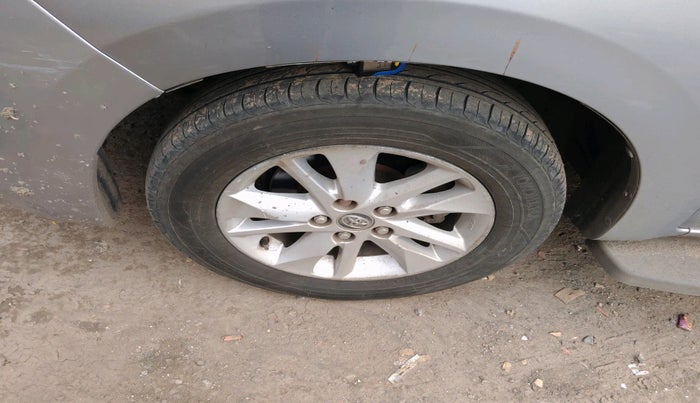 2017 Toyota Innova Crysta 2.4 G 7 STR, Diesel, Manual, 72,930 km, tyre