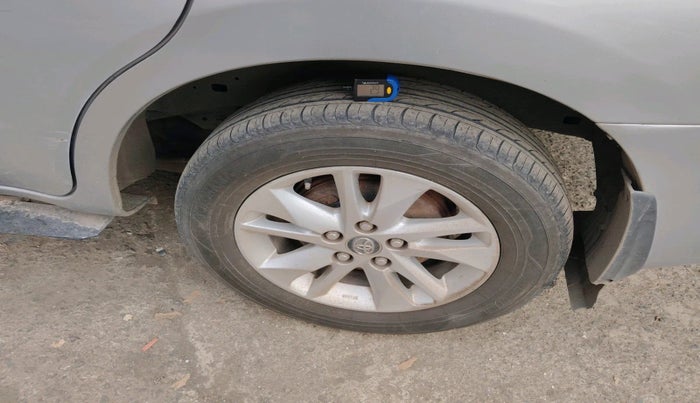 2017 Toyota Innova Crysta 2.4 G 7 STR, Diesel, Manual, 72,930 km, tyre