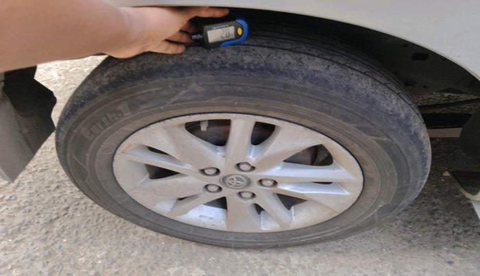 2017 Toyota Innova Crysta 2.4 G 7 STR, Diesel, Manual, 72,930 km, tyre