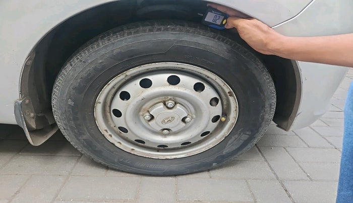 2014 Hyundai i10 MAGNA 1.1, Petrol, Manual, 28,893 km, tyre