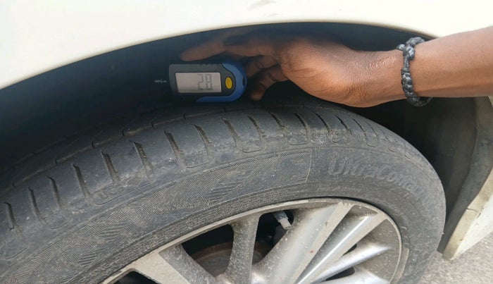 2014 Toyota Corolla Altis VL AT PETROL, Petrol, Automatic, 64,768 km, tyre