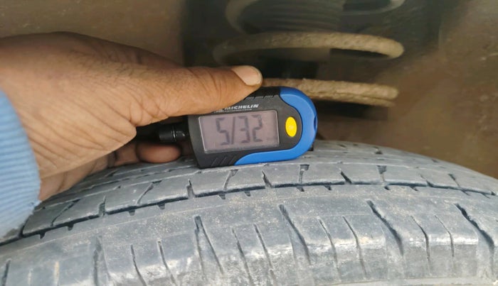 2011 Maruti Swift VXI, Petrol, Manual, 1,09,897 km, tyre