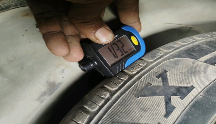 2011 Maruti Swift VXI, Petrol, Manual, 1,09,897 km, tyre