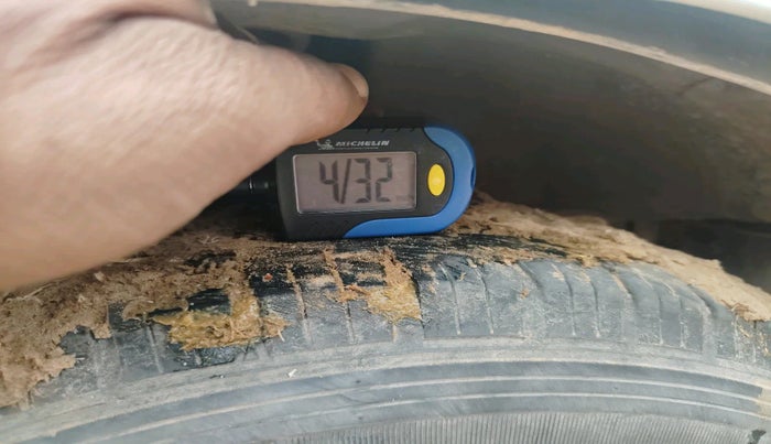 2011 Maruti Swift VXI, Petrol, Manual, 1,09,897 km, tyre