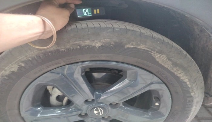 2021 Tata NEXON XZA PLUS (O) DIESEL DARK EDITION, Diesel, Automatic, 1,02,165 km, tyre