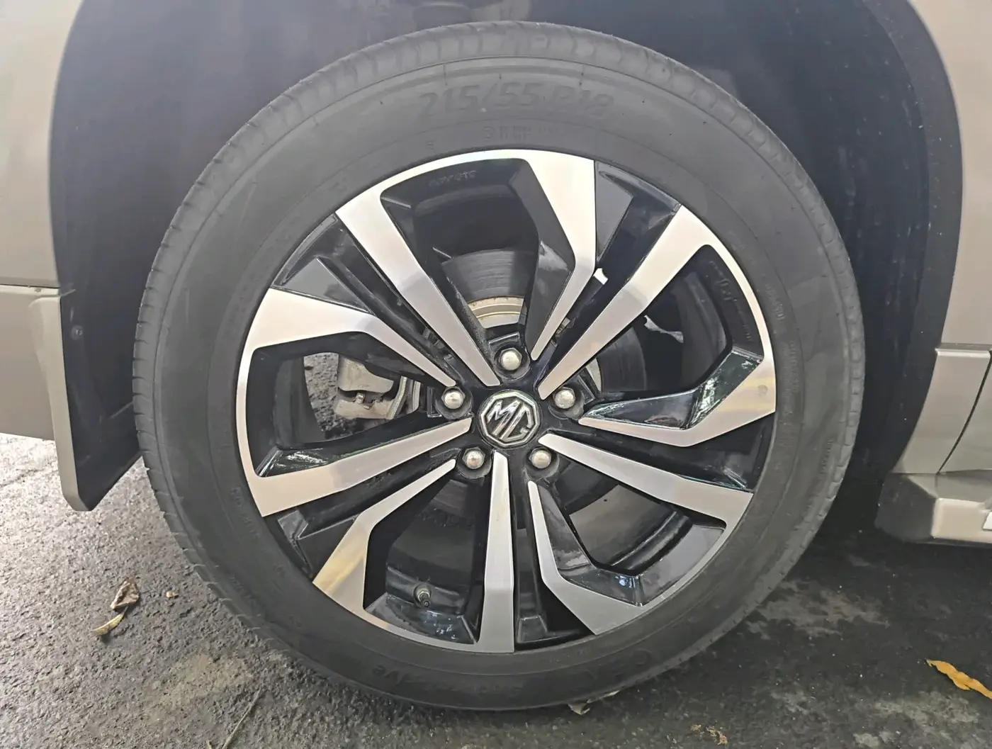 2025 MG HECTOR PLUS SHARP PRO 1.5 PETROL TURBO CVT 6 STR, Petrol, Automatic, 1,113 km, tyre