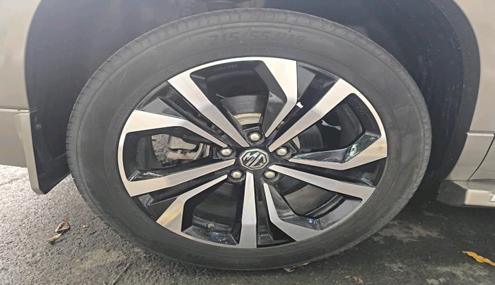 2025 MG HECTOR PLUS SHARP PRO 1.5 PETROL TURBO CVT 6 STR, Petrol, Automatic, 1,113 km, tyre