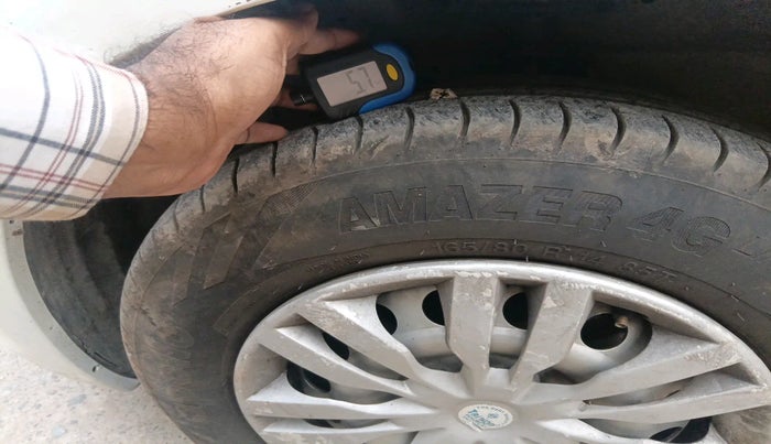 2016 Maruti Swift LXI (O), Petrol, Manual, 62,509 km, tyre