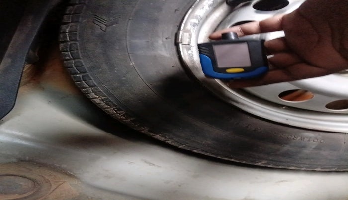 2016 Maruti Swift LXI (O), Petrol, Manual, 62,509 km, tyre