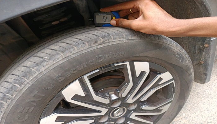 2022 Renault Kiger RXZ AMT, Petrol, Automatic, 33,418 km, tyre