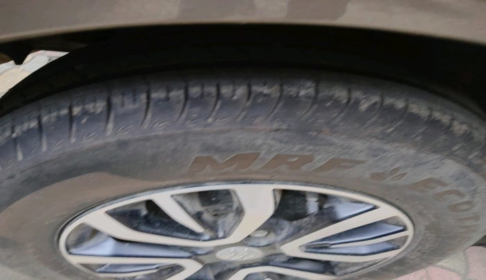 2025 Maruti Swift VXi (O) AMT, Petrol, Automatic, 592 km, tyre