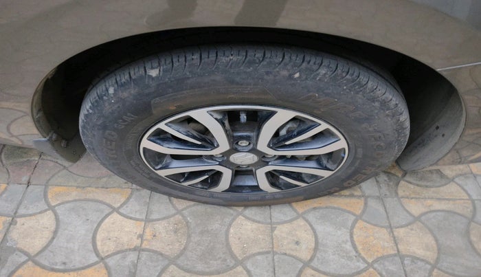 2025 Maruti Swift VXi (O) AMT, Petrol, Automatic, 592 km, tyre