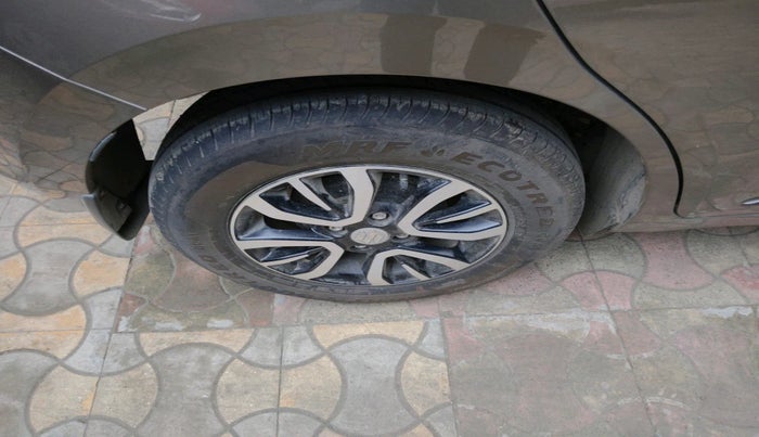 2025 Maruti Swift VXi (O) AMT, Petrol, Automatic, 592 km, tyre