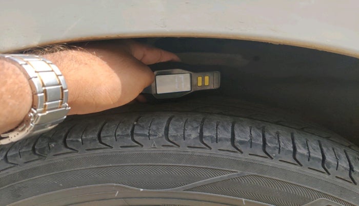 2017 Maruti Ertiga VXI CNG, Petrol, Manual, 1,16,329 km, tyre