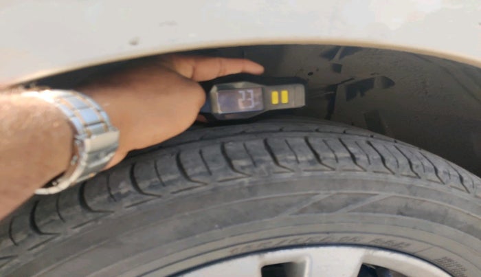 2017 Maruti Ertiga VXI CNG, Petrol, Manual, 1,16,329 km, tyre