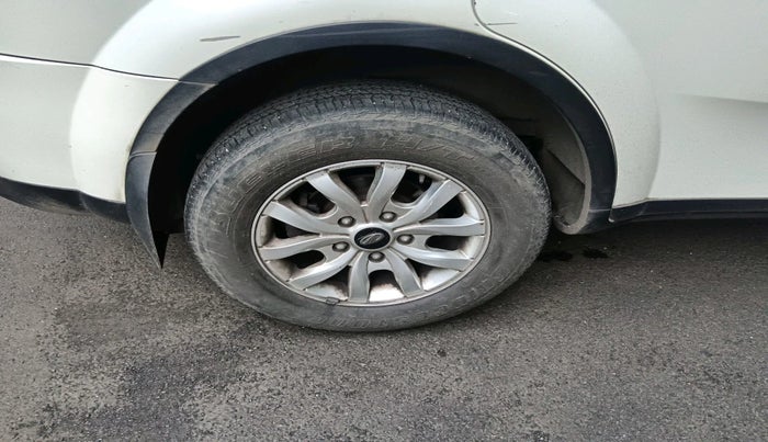 2016 Mahindra XUV500 W10, Diesel, Manual, 54,656 km, tyre