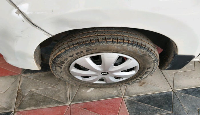 2016 Maruti Alto 800 LXI, Petrol, Manual, 1,82,346 km, tyre