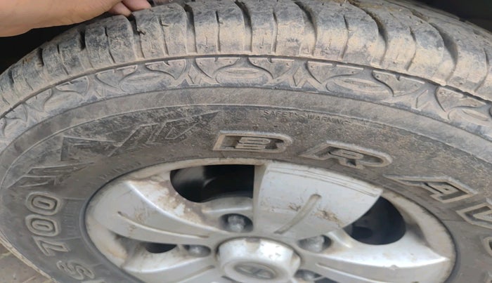 2016 Tata Safari Storme 2.2 VX 4X2, Diesel, Manual, 2,18,221 km, tyre