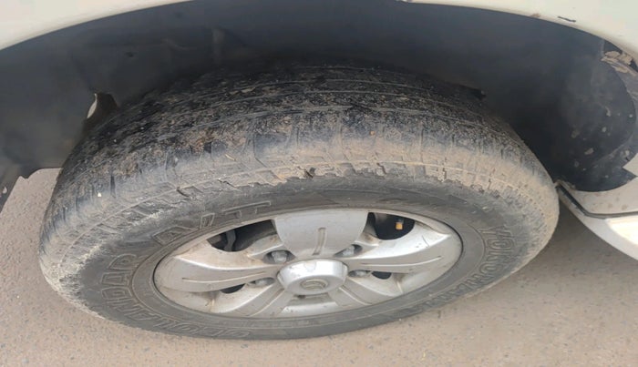 2016 Tata Safari Storme 2.2 VX 4X2, Diesel, Manual, 2,18,221 km, tyre