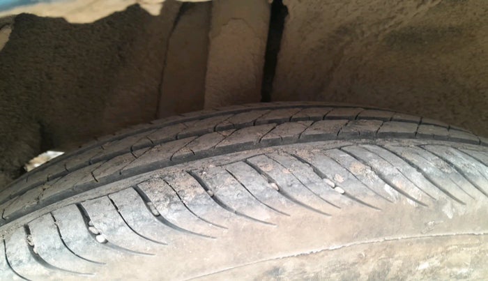 2017 Maruti Baleno DELTA PETROL 1.2, Petrol, Manual, 41,299 km, tyre