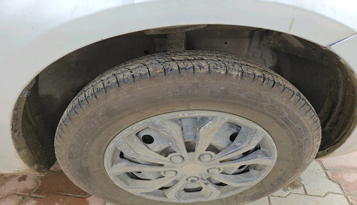 2012 Maruti Swift Dzire VXI, Petrol, Manual, 1,22,695 km, tyre